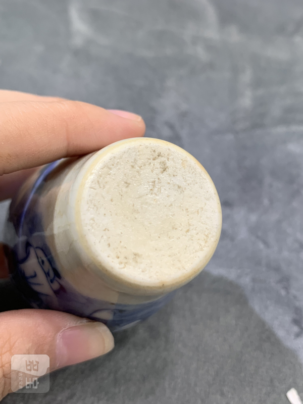 清晚期哥釉青花和合二仙纹鼻烟壶 - 图9